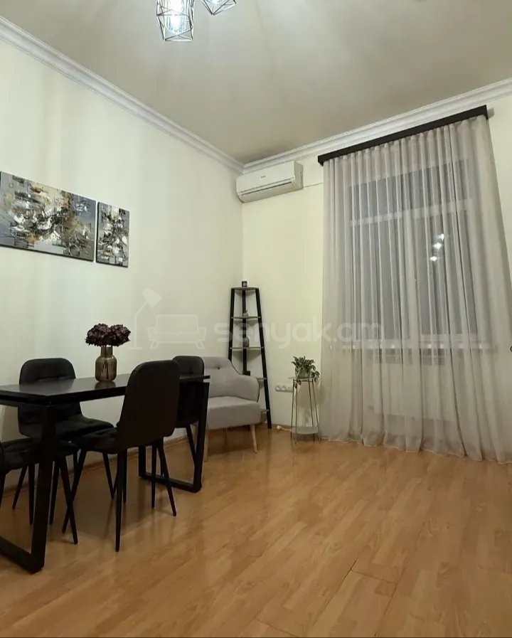 2 Սենյականոց Բնակարան Քարե Շենքում, 40քմ, 2/5 հարկ, Դիզայներական Վերանորոգված, Կահավորված, Արևկող