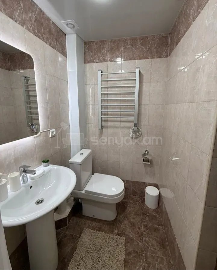 2 Սենյականոց Բնակարան Քարե Շենքում, 40քմ, 2/5 հարկ, Դիզայներական Վերանորոգված, Կահավորված, Արևկող