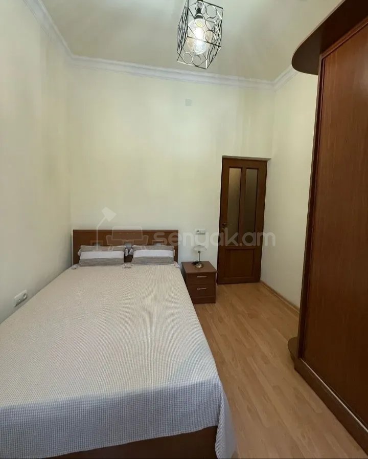 2 Սենյականոց Բնակարան Քարե Շենքում, 40քմ, 2/5 հարկ, Դիզայներական Վերանորոգված, Կահավորված, Արևկող