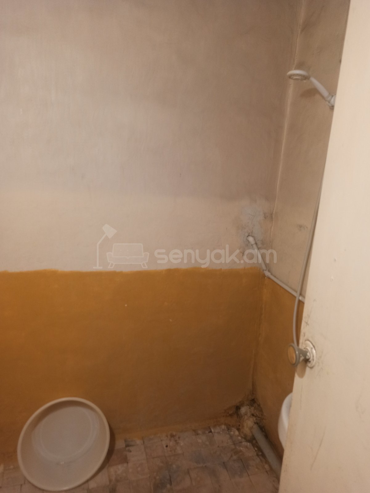 3 Սենյականոց Բնակարան Քարե Շենքում, 78քմ, 3/5 հարկ, Նորմալ Վիճակում