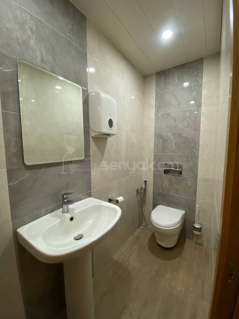 2 Սենյականոց Բնակարան Քարե Շենքում, 68քմ, 2/5 հարկ, Կապիտալ Վերանորոգված