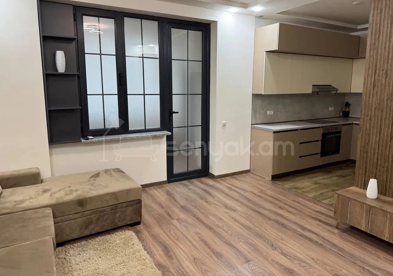 2 Սենյականոց Բնակարան Քարե Շենքում, 50քմ, 5/5 հարկ, Կապիտալ Վերանորոգված, Կահավորված