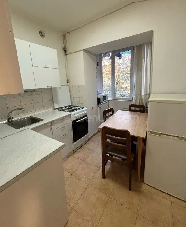 2 Սենյականոց Բնակարան Քարե Շենքում, 41քմ, 3/5 հարկ, Կապիտալ Վերանորոգված, Կահավորված, Արևկող