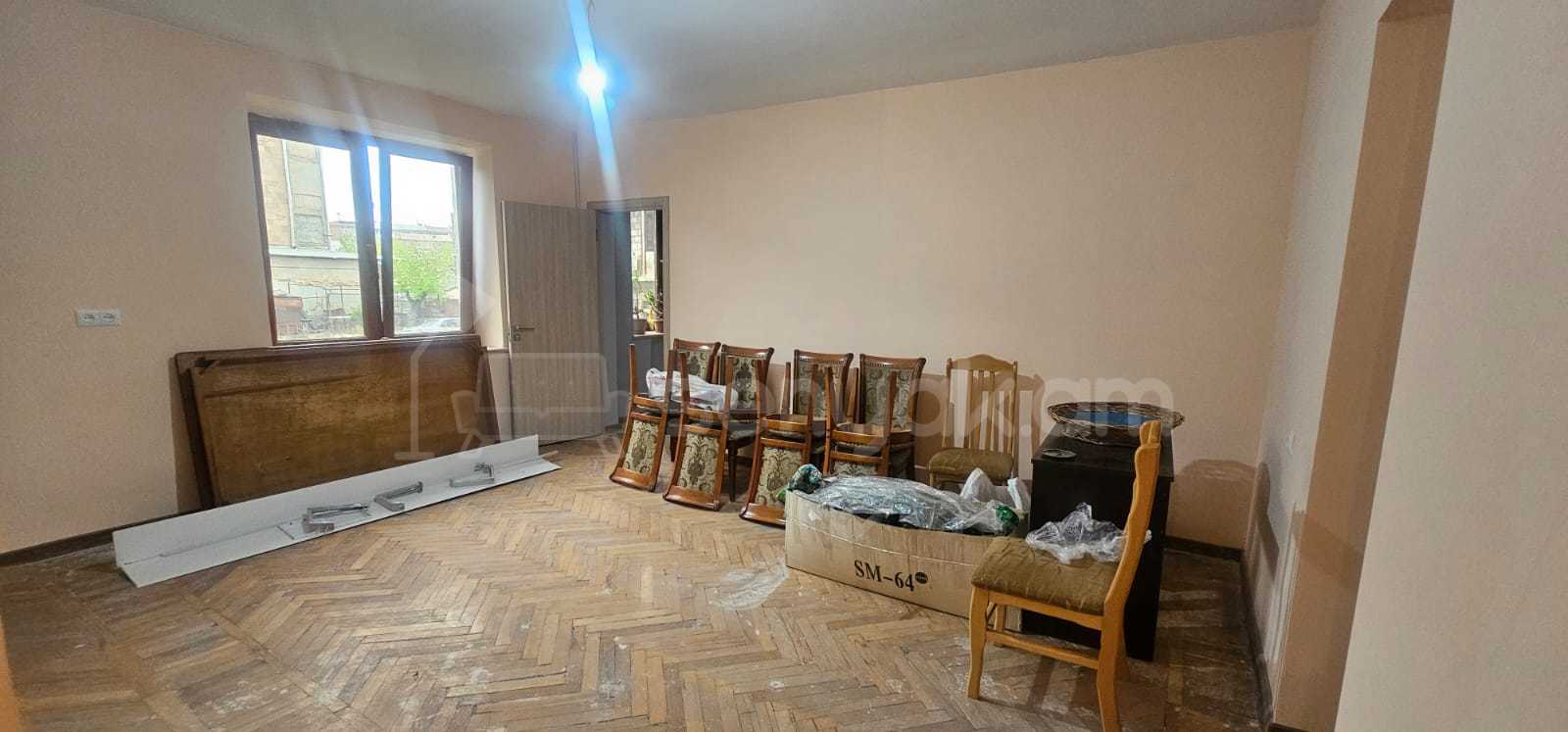 2 Սենյականոց Բնակարան Քարե Շենքում, 50քմ, 2/4 հարկ, Կապիտալ Վերանորոգված