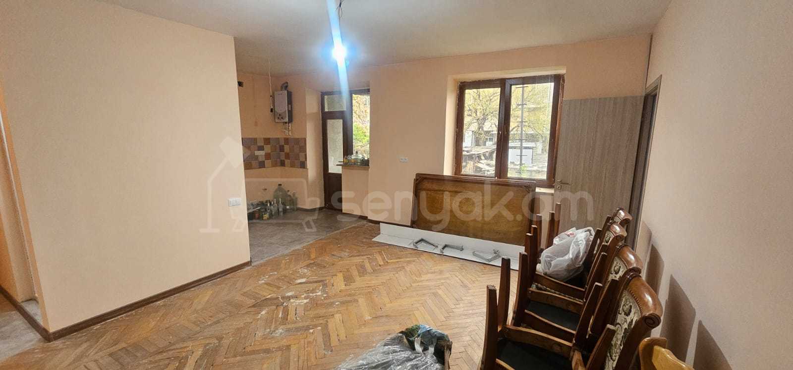 2 Սենյականոց Բնակարան Քարե Շենքում, 50քմ, 2/4 հարկ, Կապիտալ Վերանորոգված