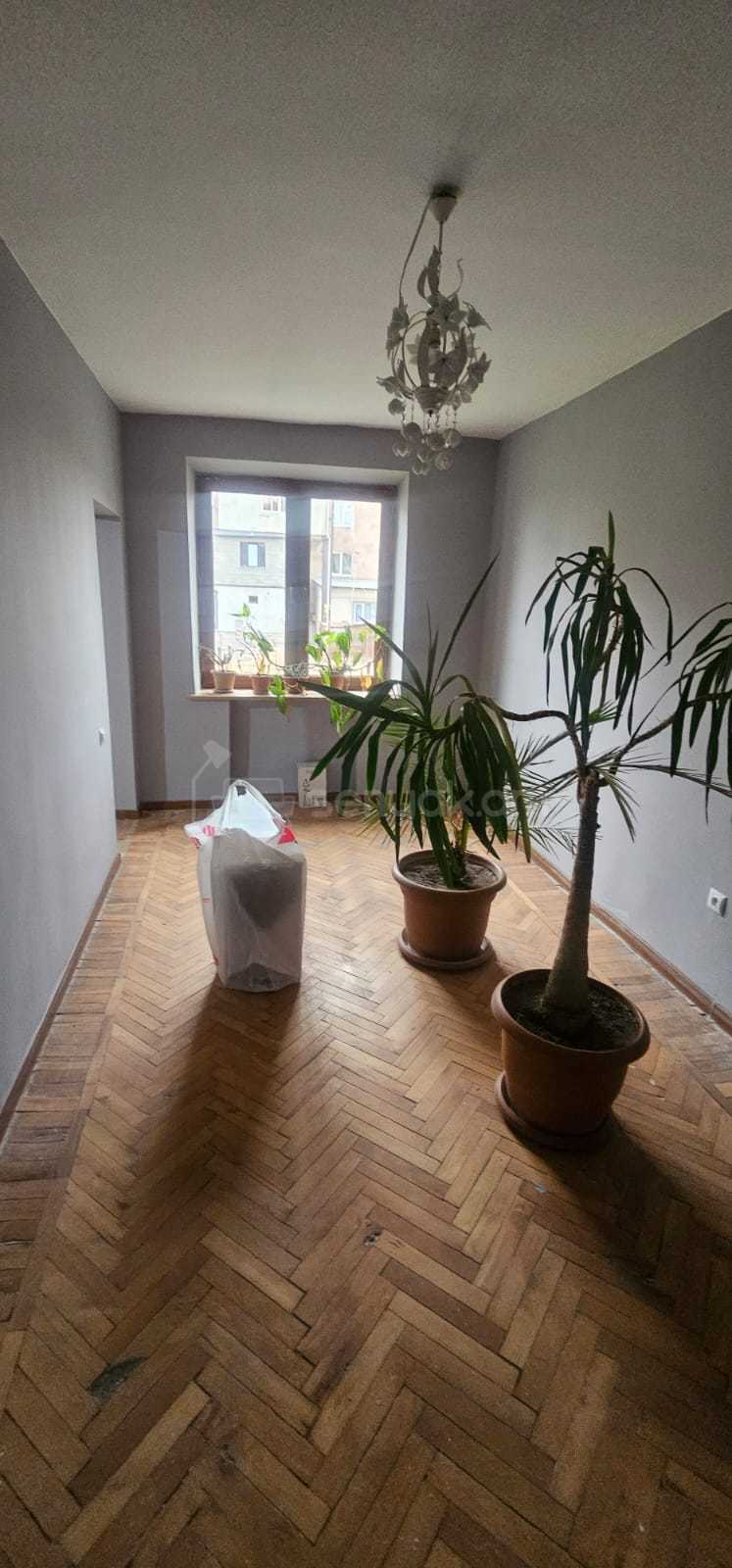 2 Սենյականոց Բնակարան Քարե Շենքում, 50քմ, 2/4 հարկ, Կապիտալ Վերանորոգված