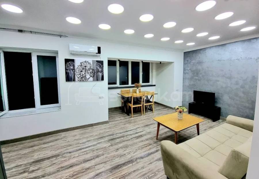 2 Սենյականոց Բնակարան Քարե Շենքում, 43քմ, 4/5 հարկ, Դիզայներական Վերանորոգված, Կահավորված, Արևկող