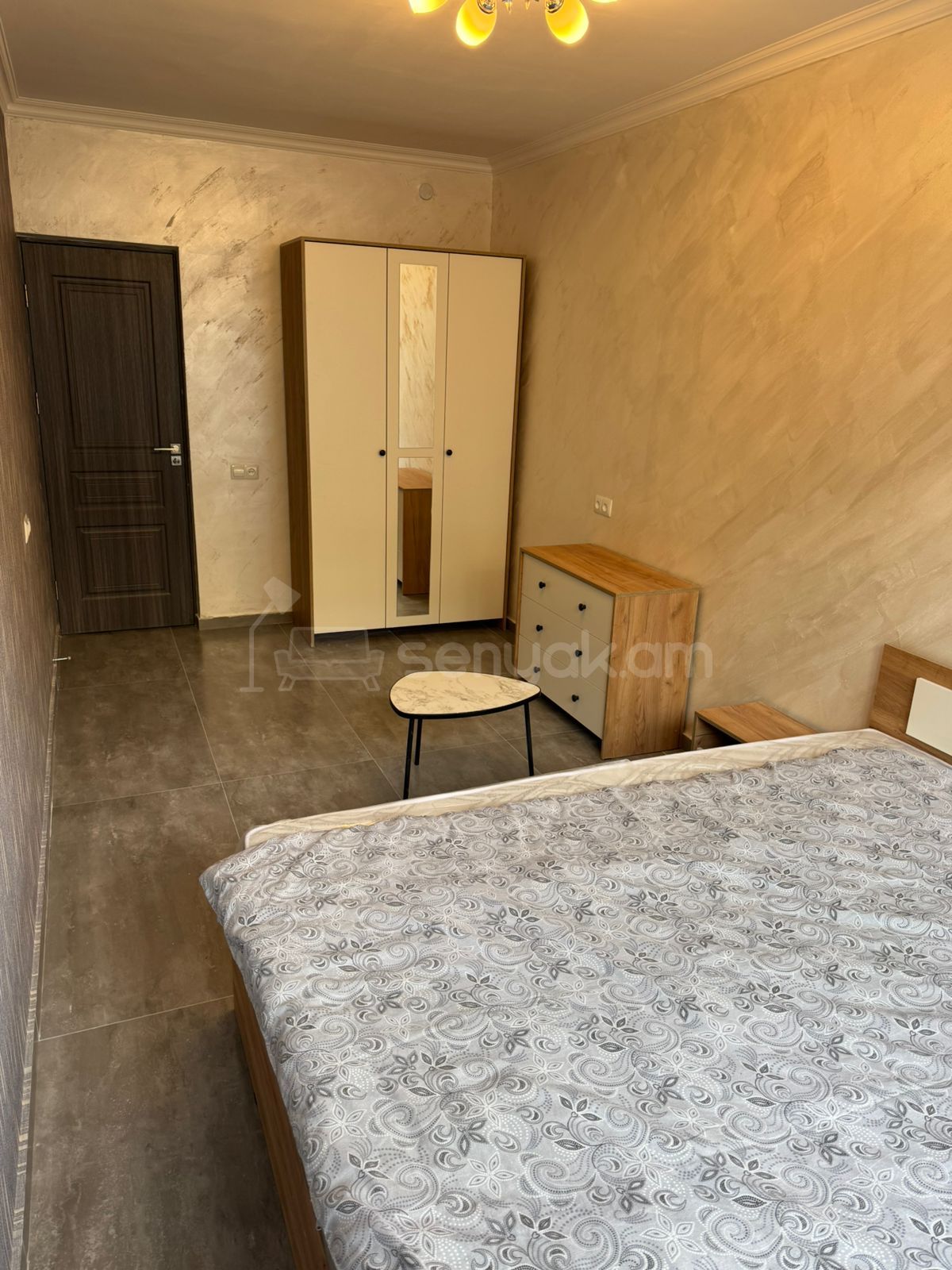 2 Սենյականոց Բնակարան Քարե Շենքում, 45քմ, 3/9 հարկ, Դիզայներական Վերանորոգված, Կահավորված