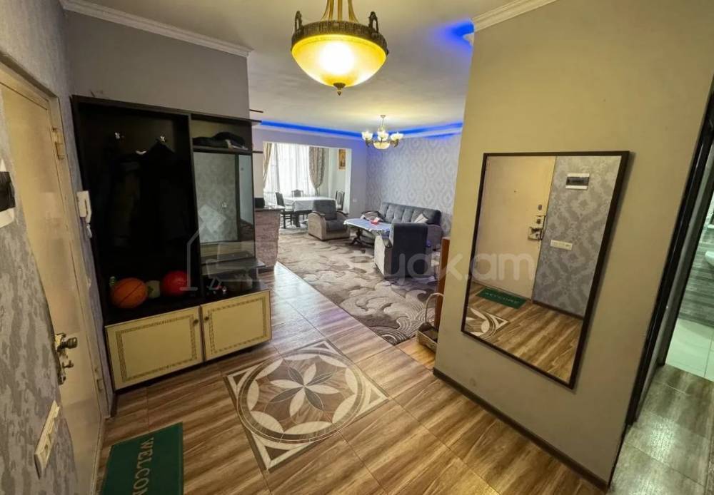 3 Սենյականոց Բնակարան, 85քմ, 1/9 հարկ, Կոսմետիկ Վերանորոգված, Մասամբ Կահավորված