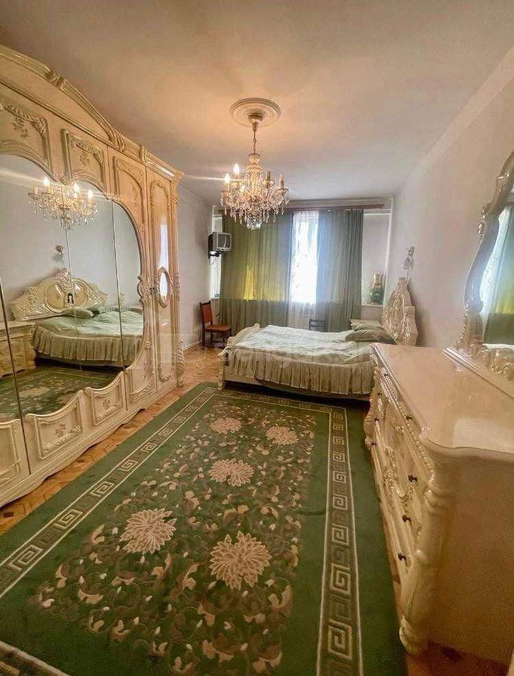 4 Սենյականոց Բնակարան Քարե Շենքում, 100քմ, 2/5 հարկ, Կապիտալ Վերանորոգված, Կահավորված, Արևկող