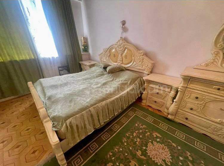 4 Սենյականոց Բնակարան Քարե Շենքում, 100քմ, 2/5 հարկ, Կապիտալ Վերանորոգված, Կահավորված, Արևկող