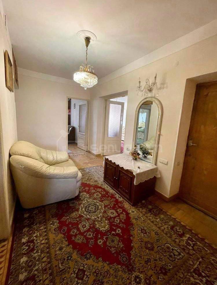 4 Սենյականոց Բնակարան Քարե Շենքում, 100քմ, 2/5 հարկ, Կապիտալ Վերանորոգված, Կահավորված, Արևկող