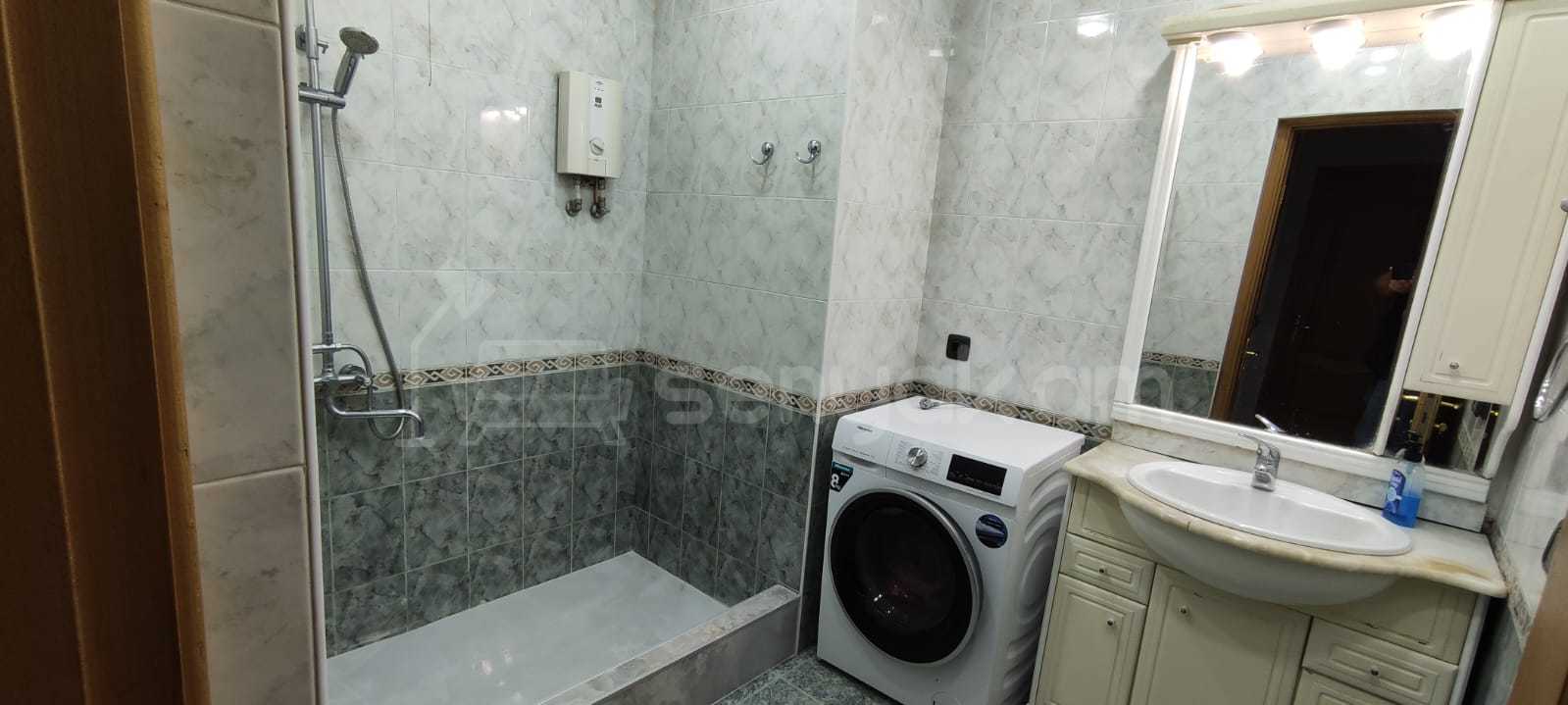 4 Սենյականոց Բնակարան Քարե Շենքում, 100քմ, 2/5 հարկ, Կապիտալ Վերանորոգված, Կահավորված, Արևկող