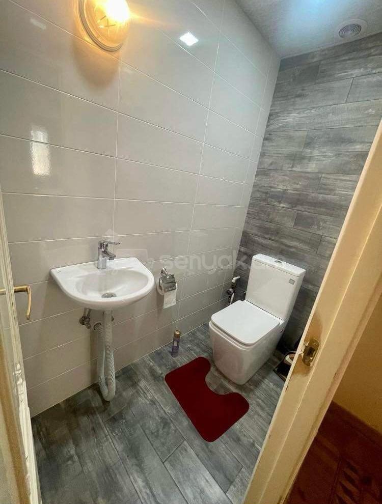 4 Սենյականոց Բնակարան Քարե Շենքում, 100քմ, 2/5 հարկ, Կապիտալ Վերանորոգված, Կահավորված, Արևկող