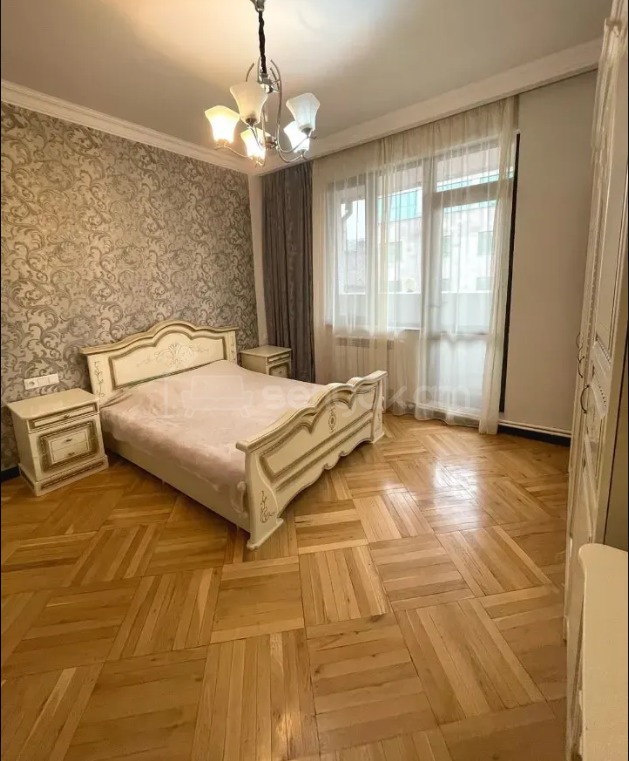 3 Սենյականոց Բնակարան Քարե Շենքում, 104քմ, 5/5 հարկ, Կապիտալ Վերանորոգված