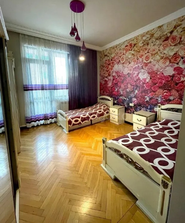 3 Սենյականոց Բնակարան Քարե Շենքում, 104քմ, 5/5 հարկ, Կապիտալ Վերանորոգված