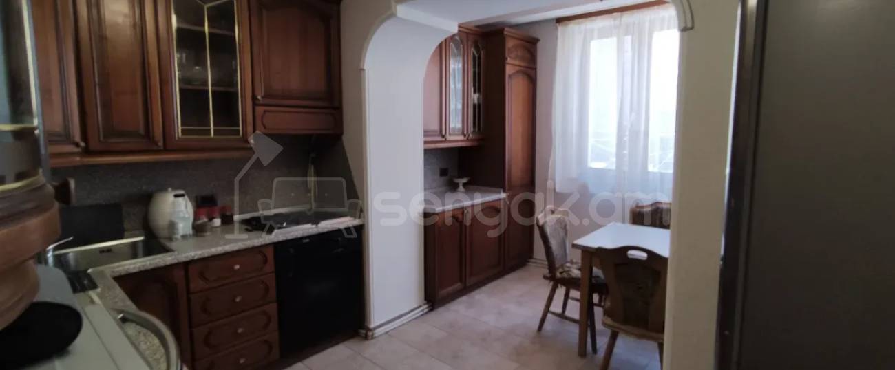 4 Սենյականոց Բնակարան Քարե Շենքում, 90քմ, 2/5 հարկ, Կապիտալ Վերանորոգված, Կահավորված, Արևկող
