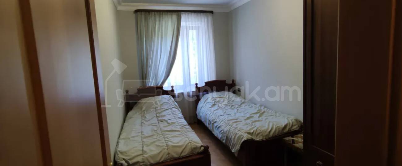 4 Սենյականոց Բնակարան Քարե Շենքում, 90քմ, 2/5 հարկ, Կապիտալ Վերանորոգված, Կահավորված, Արևկող