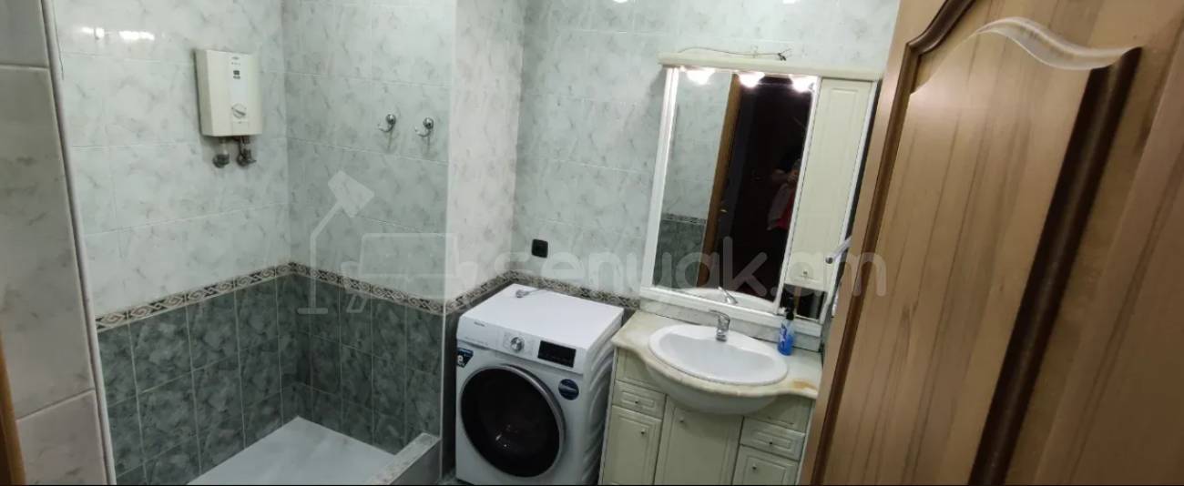 4 Սենյականոց Բնակարան Քարե Շենքում, 90քմ, 2/5 հարկ, Կապիտալ Վերանորոգված, Կահավորված, Արևկող