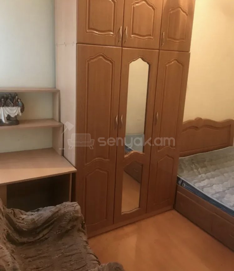2 Սենյականոց Բնակարան Քարե Շենքում, 45քմ, 2/4 հարկ, Նորմալ Վիճակում, Կահավորված