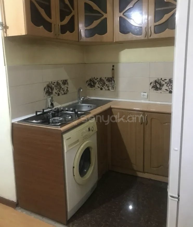 2 Սենյականոց Բնակարան Քարե Շենքում, 45քմ, 2/4 հարկ, Նորմալ Վիճակում, Կահավորված