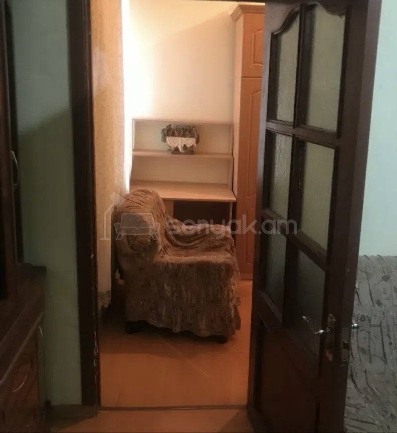 2 Սենյականոց Բնակարան Քարե Շենքում, 45քմ, 2/4 հարկ, Նորմալ Վիճակում, Կահավորված