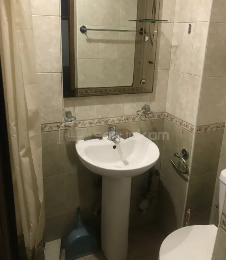 2 Սենյականոց Բնակարան Քարե Շենքում, 45քմ, 2/4 հարկ, Նորմալ Վիճակում, Կահավորված