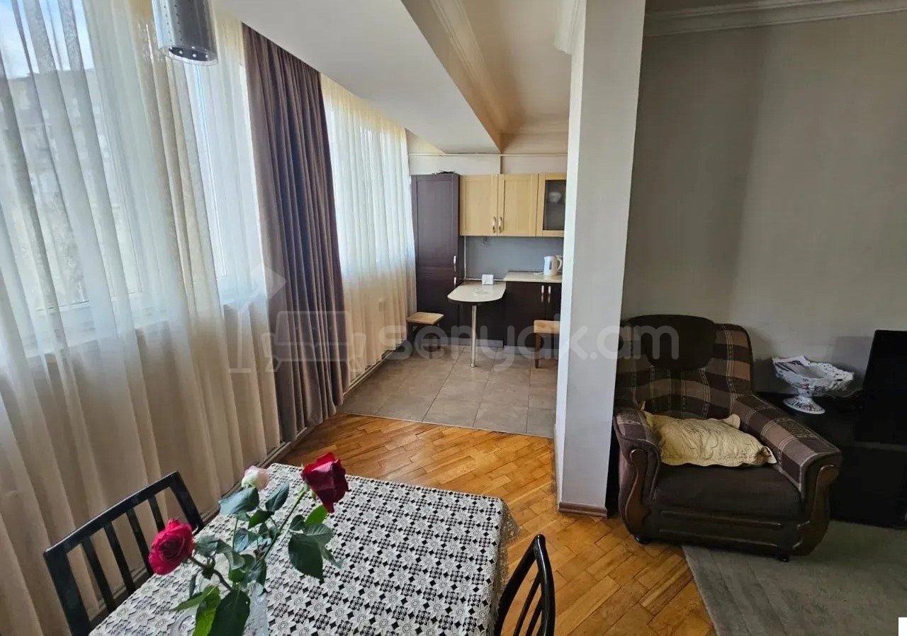 3 Սենյականոց Բնակարան, 79քմ, 2/9 հարկ, Նորմալ Վիճակում