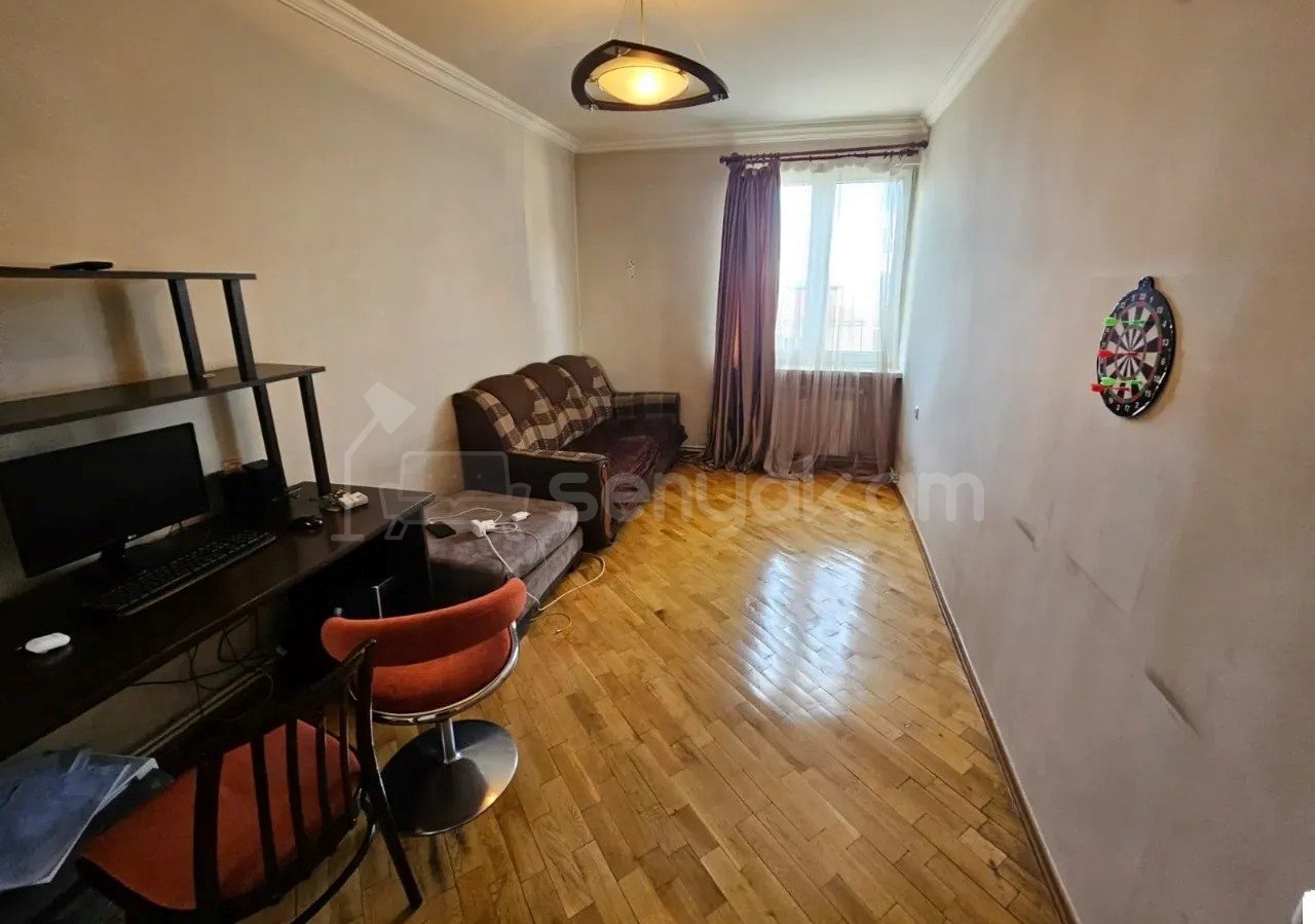 3 Սենյականոց Բնակարան, 79քմ, 2/9 հարկ, Նորմալ Վիճակում