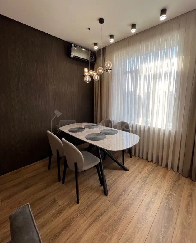 2 Սենյականոց Բնակարան Քարե Շենքում, 42քմ, 4/4 հարկ, Դիզայներական Վերանորոգված, Կահավորված, Արևկող