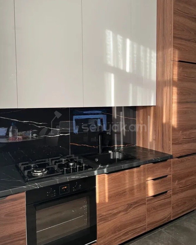 2 Սենյականոց Բնակարան Քարե Շենքում, 42քմ, 4/4 հարկ, Դիզայներական Վերանորոգված, Կահավորված, Արևկող