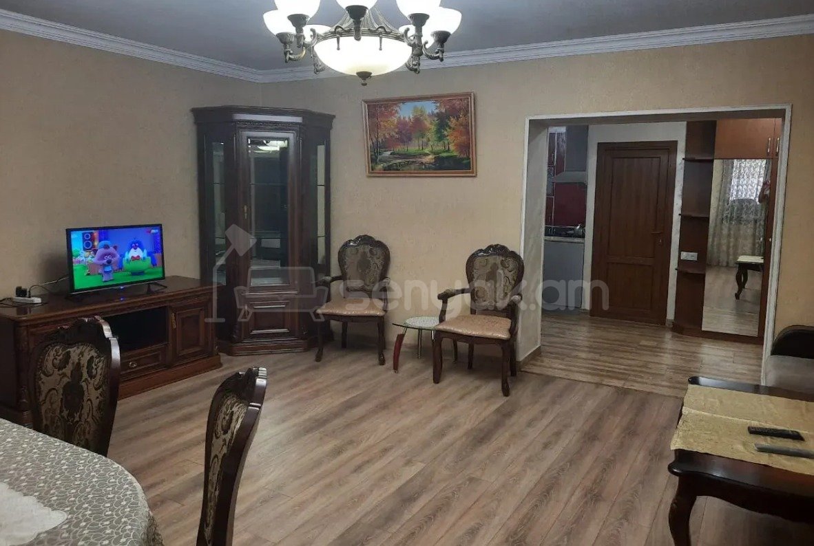 4 Սենյականոց Բնակարան Քարե Շենքում, 130քմ, 2/5 հարկ, Կապիտալ Վերանորոգված, Կահավորված, Արևկող