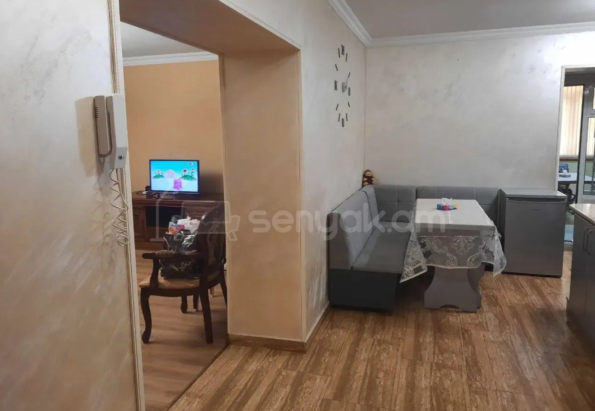 4 Սենյականոց Բնակարան Քարե Շենքում, 130քմ, 2/5 հարկ, Կապիտալ Վերանորոգված, Կահավորված, Արևկող