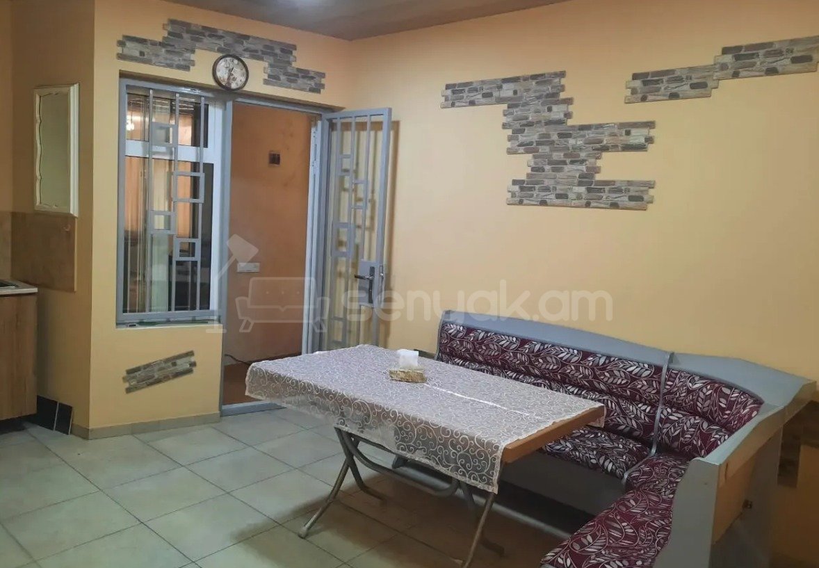 4 Սենյականոց Բնակարան Քարե Շենքում, 130քմ, 2/5 հարկ, Կապիտալ Վերանորոգված, Կահավորված, Արևկող