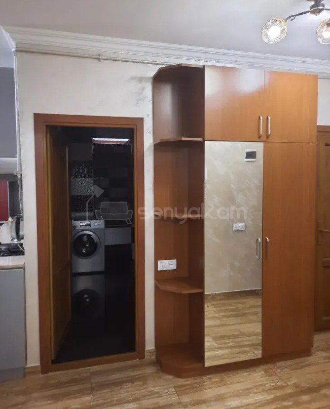 4 Սենյականոց Բնակարան Քարե Շենքում, 130քմ, 2/5 հարկ, Կապիտալ Վերանորոգված, Կահավորված, Արևկող
