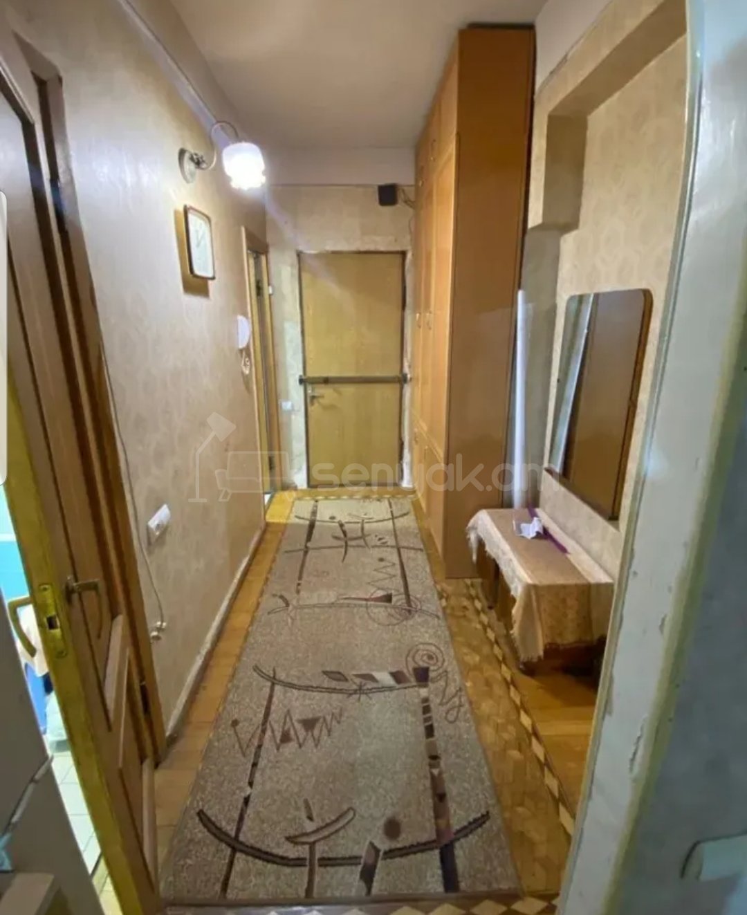 1 Սենյականոց Բնակարան Քարե Շենքում, 62քմ, 7/8 հարկ, Նորմալ Վիճակում, Կահավորված, Արևկող