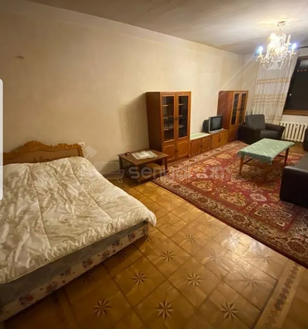 1 Սենյականոց Բնակարան Քարե Շենքում, 62քմ, 7/8 հարկ, Նորմալ Վիճակում, Կահավորված, Արևկող