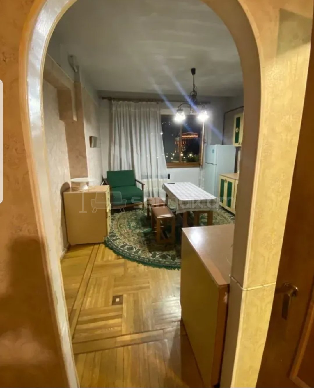 1 Սենյականոց Բնակարան Քարե Շենքում, 62քմ, 7/8 հարկ, Նորմալ Վիճակում, Կահավորված, Արևկող