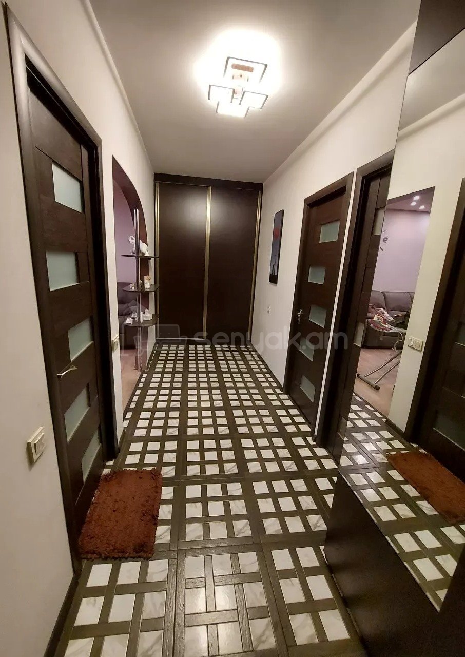 3 Սենյականոց Բնակարան Քարե Շենքում, 74քմ, 2/5 հարկ, Դիզայներական Վերանորոգված