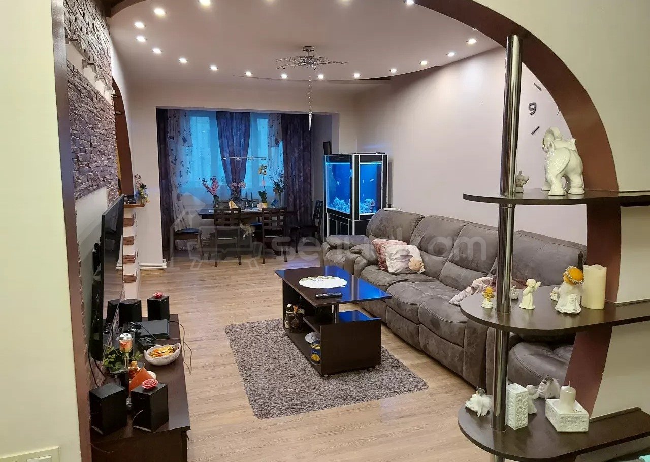3 Սենյականոց Բնակարան Քարե Շենքում, 74քմ, 2/5 հարկ, Կապիտալ Վերանորոգված