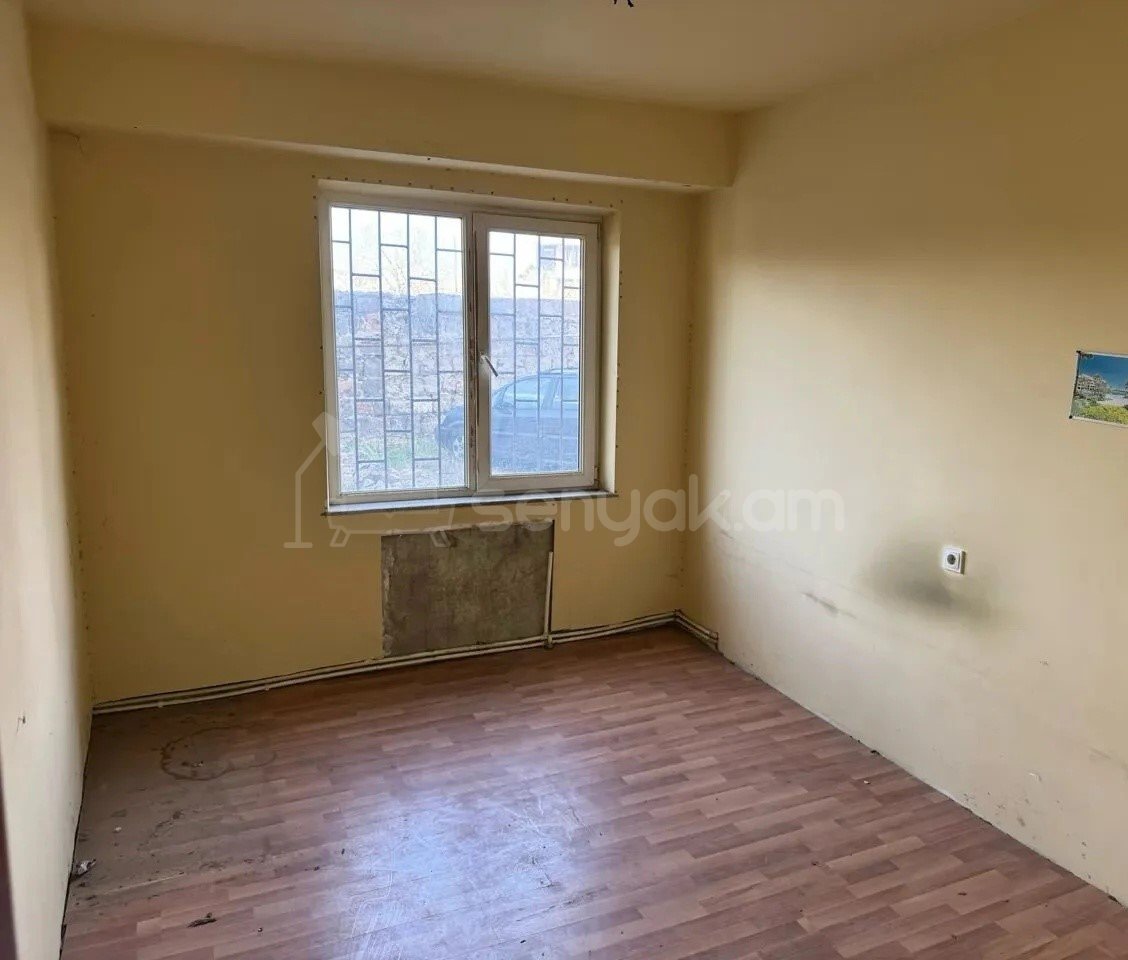3 Սենյականոց Բնակարան, 80քմ, 1/9 հարկ, Նորմալ Վիճակում