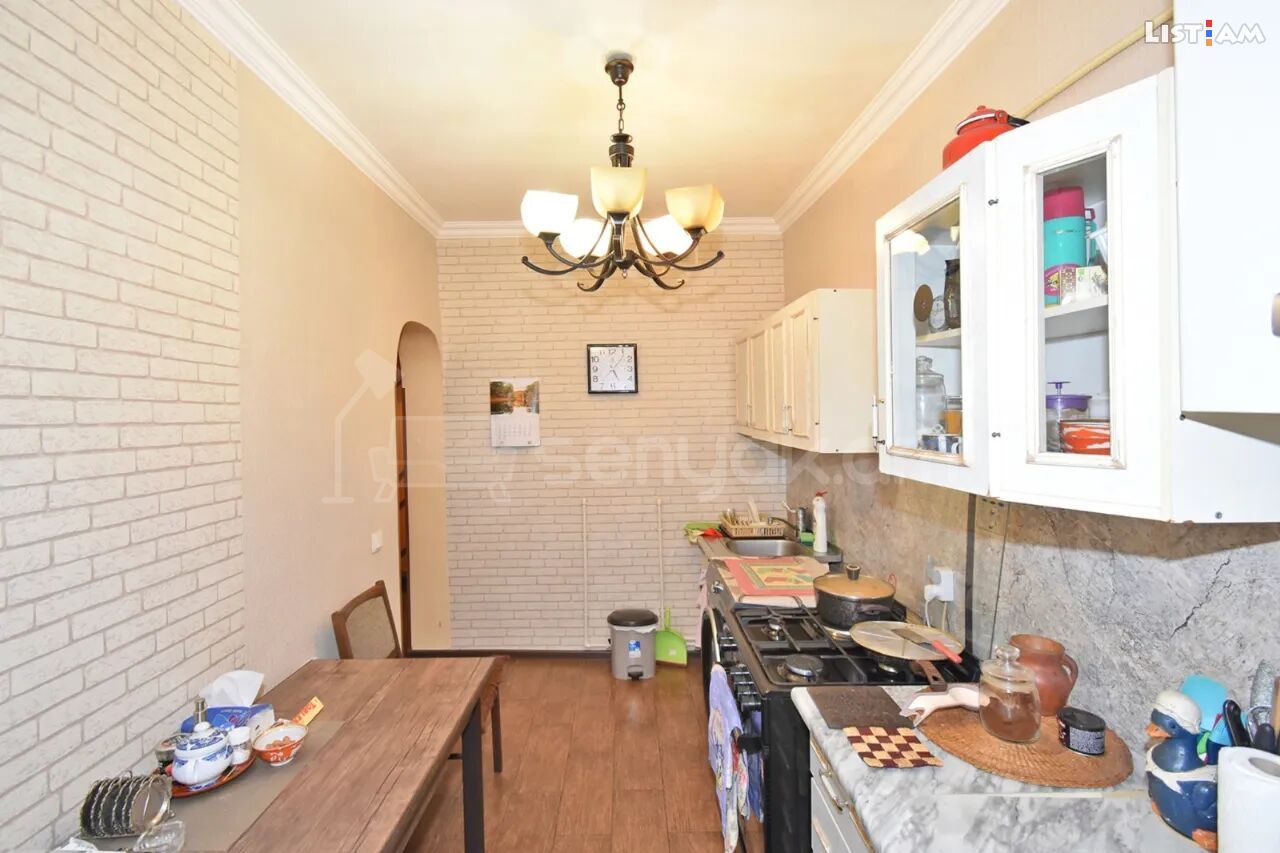 2 Սենյականոց Բնակարան Քարե Շենքում, 60քմ, 2/6 հարկ, Կապիտալ Վերանորոգված