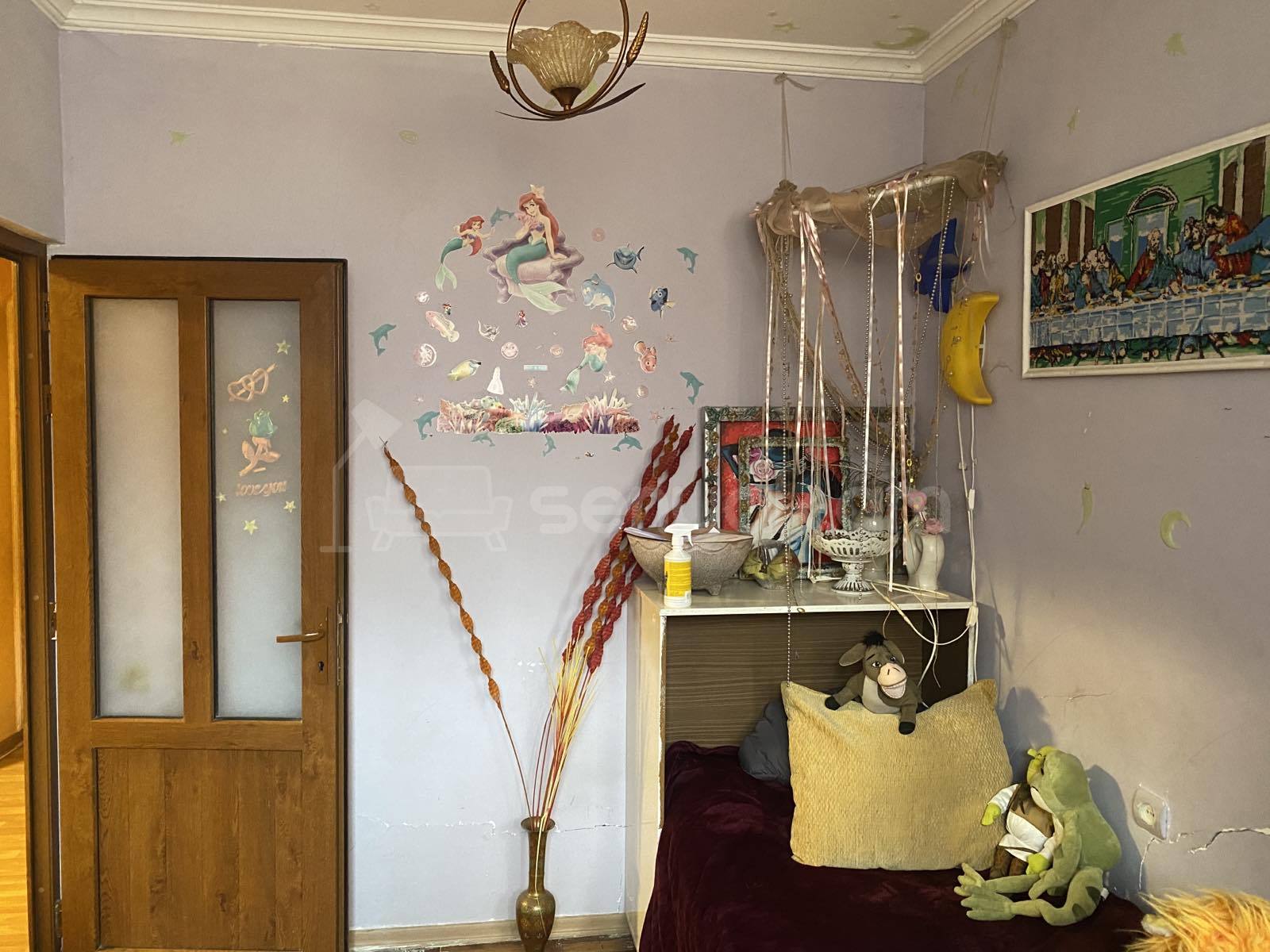 3 Սենյականոց Բնակարան Քարե Շենքում, 76քմ, 1/5 հարկ, Նորմալ Վիճակում