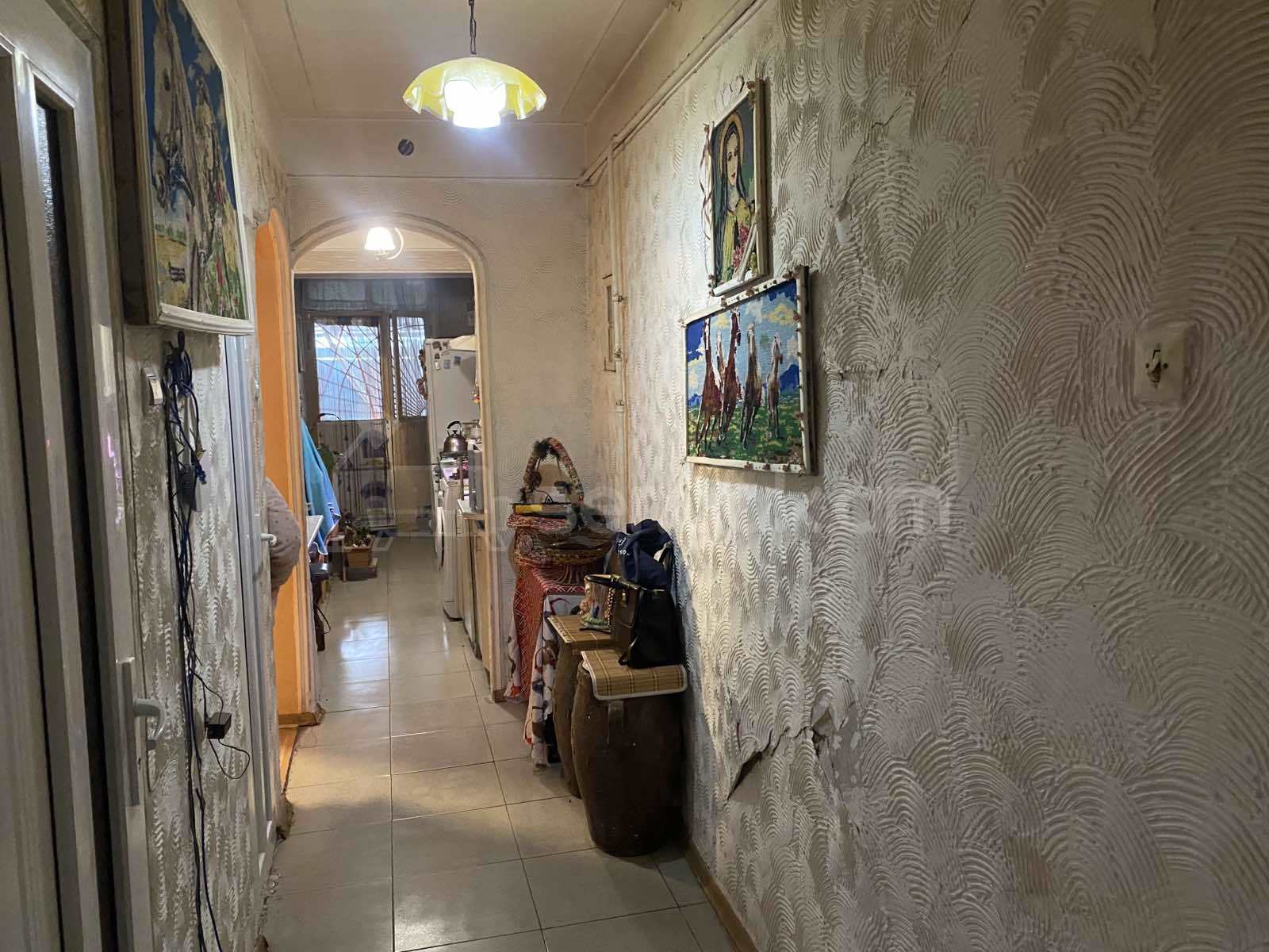 3 Սենյականոց Բնակարան Քարե Շենքում, 76քմ, 1/5 հարկ, Նորմալ Վիճակում