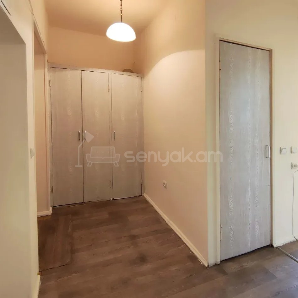 1 Սենյականոց Բնակարան Քարե Շենքում, 45քմ, 4/5 հարկ, Կոսմետիկ Վերանորոգված, Կահավորված, Արևկող