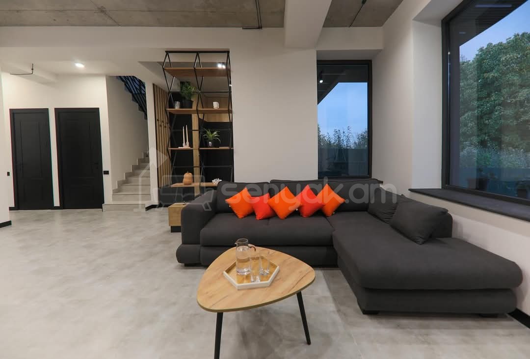 5 Սենյականոց Շքեղ Առանձնատուն, 200քմ, Լողավազանով
