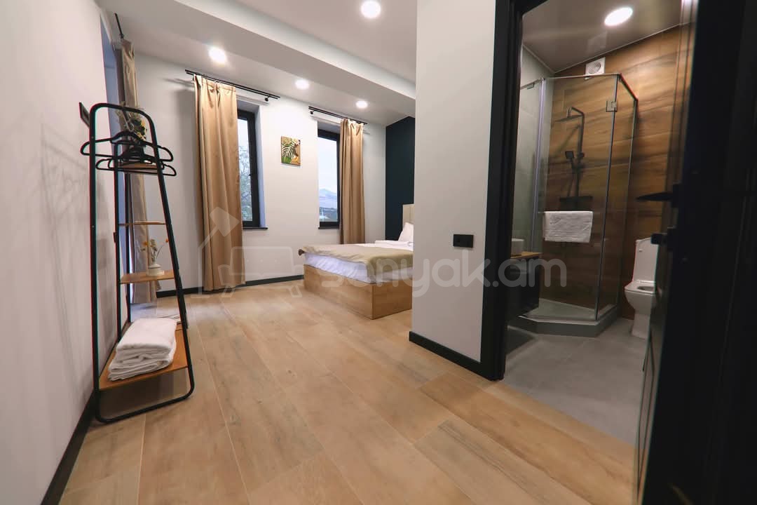 5 Սենյականոց Շքեղ Առանձնատուն, 200քմ, Լողավազանով