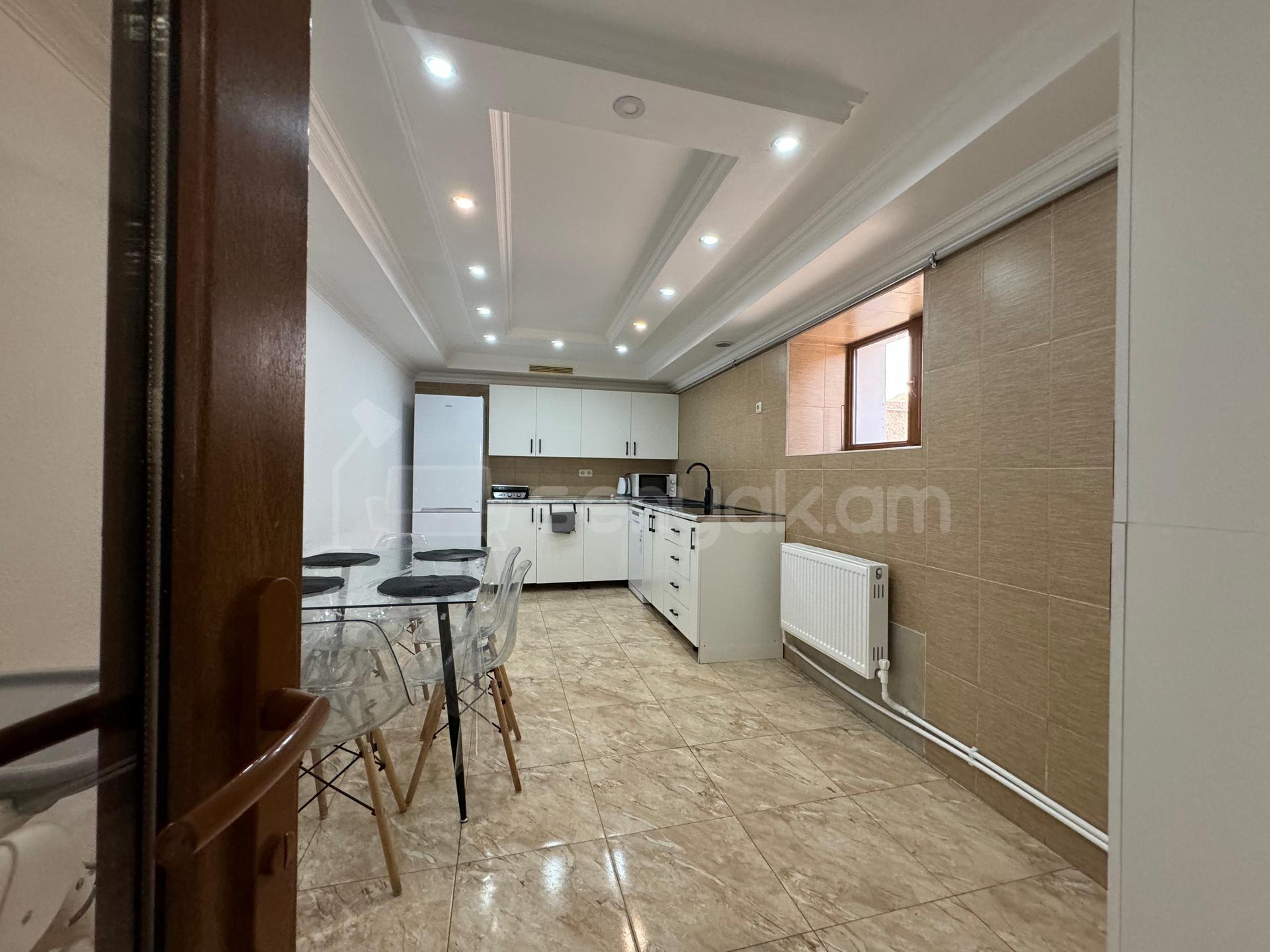 8 Սենյականոց Շքեղ Առանձնատուն, 200քմ, Լողավազանով