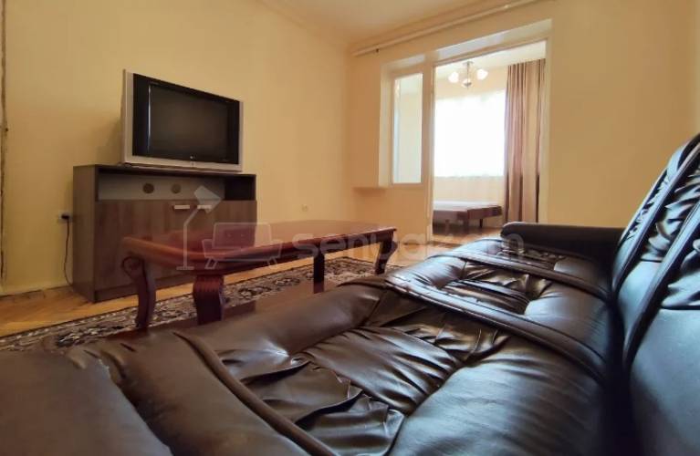 2 Սենյականոց Բնակարան Քարե Շենքում, 45քմ, 4/5 հարկ, Կապիտալ Վերանորոգված, Կահավորված