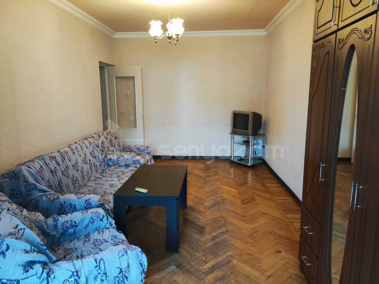 1 Սենյականոց Բնակարան Քարե Շենքում, 48քմ, 3/5 հարկ, Նորմալ Վիճակում, Կահավորված, Արևկող